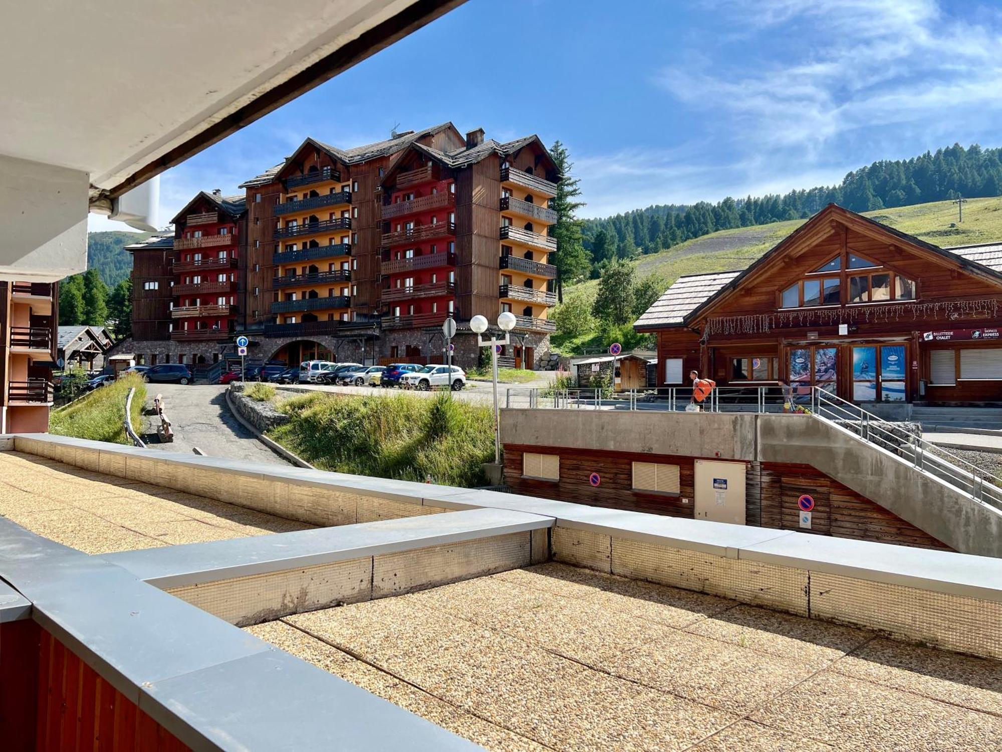 Risoulski Antares - Piscine Et Sauna Apartment Exterior photo